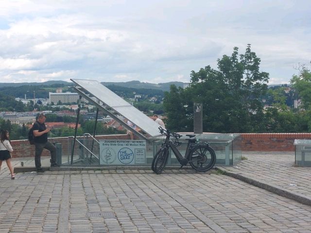 45 seconds slide, Sliding down a hill