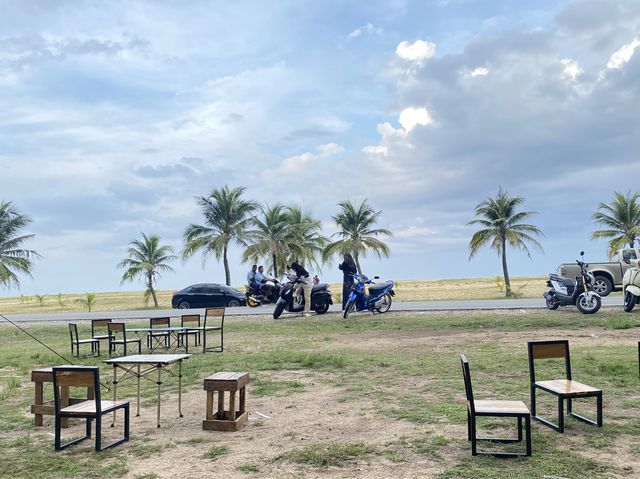 จิบกาแฟ ข้างหาดวาสุกรี 🥤