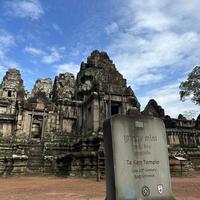 シェムリアップ（アンコール遺跡、ナイトマーケット、戦争博物館）