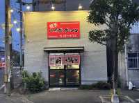 福岡・博多区。とんこつベースの緑色ダーメン『博多ダーメン屋八千代支店』