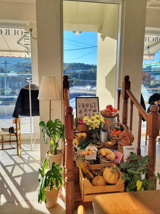 유럽감성 그 자체인 예쁜 카페 아워오차드💛