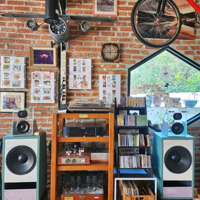 _Treeluxx Cafe' _