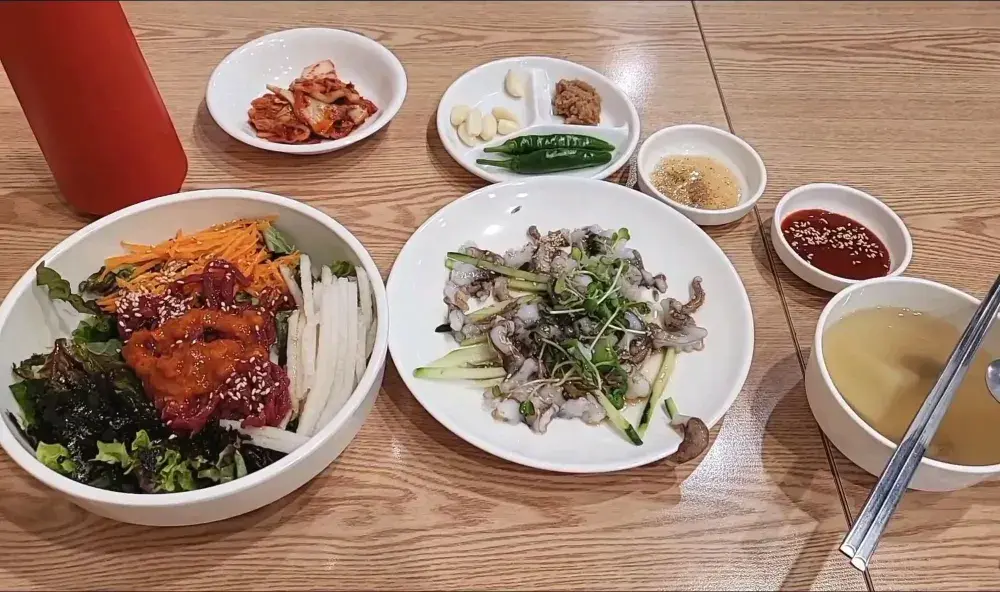 생쇠고기 타르타르와 신선한 생문어 🐙