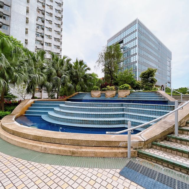 奧海城二期商場平台外嘅奧海公園