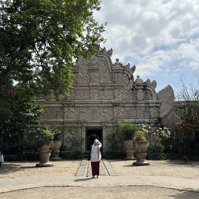 A unique water castle one should visit 