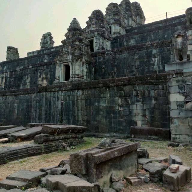 🌄 Breathtaking Sunset at Phnom Bakheng Temple
