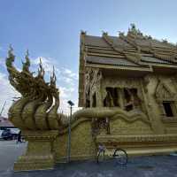 วัดศรีพันต้น วัดสีทองอร่ามงดงามแห่งเมืองน่าน