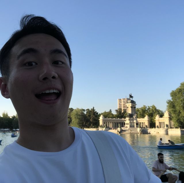 잔잔한 호수가 위에서 낭만의 보트타는 곳🚣‍♀️