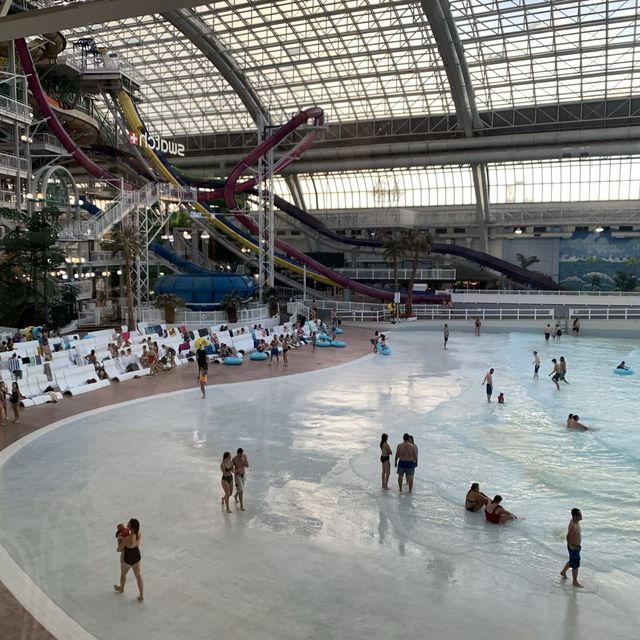 吃喝玩樂盡在West Edmonton Mall