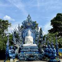 วัดร่องเสือเต้น (Blue Temple)