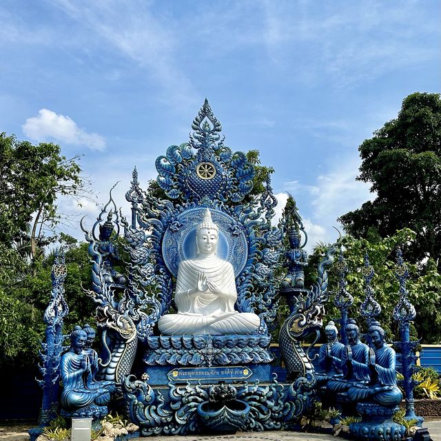 วัดร่องเสือเต้น (Blue Temple)