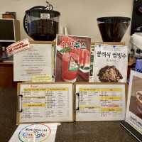 ソウル「明洞コーヒーハウス」のアイスラテが可愛い&生クリームとコーヒーの苦みが最高に美味しい