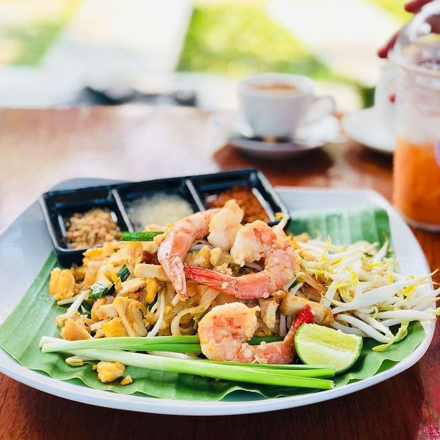 พานั่งชิลที่ O2 Kaffee & Bistro คาเฟ่สวนมะพร้าว 🥥