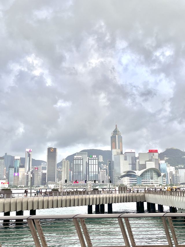 흐린 날도 아름다운 홍콩 빅토리아 하버☁️✨