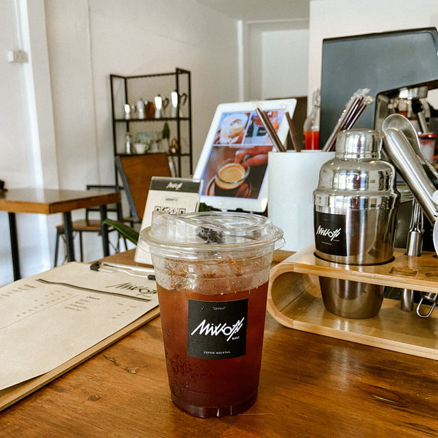 MixKoff ร้านกาแฟแนว slow bar สุดเท่ ☕️