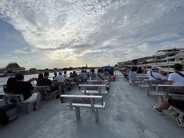 ล่องเรือด่วนธงฟ้าเจ้าพระยา 30฿ ⛴️