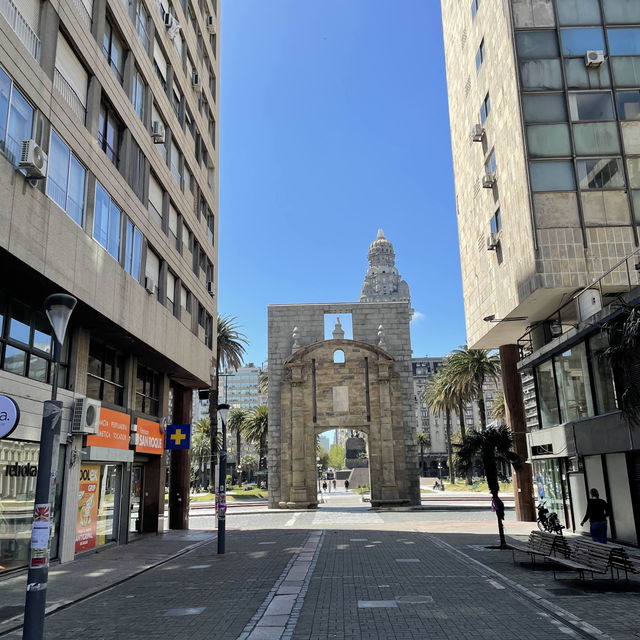 Montevideo Walking Tour