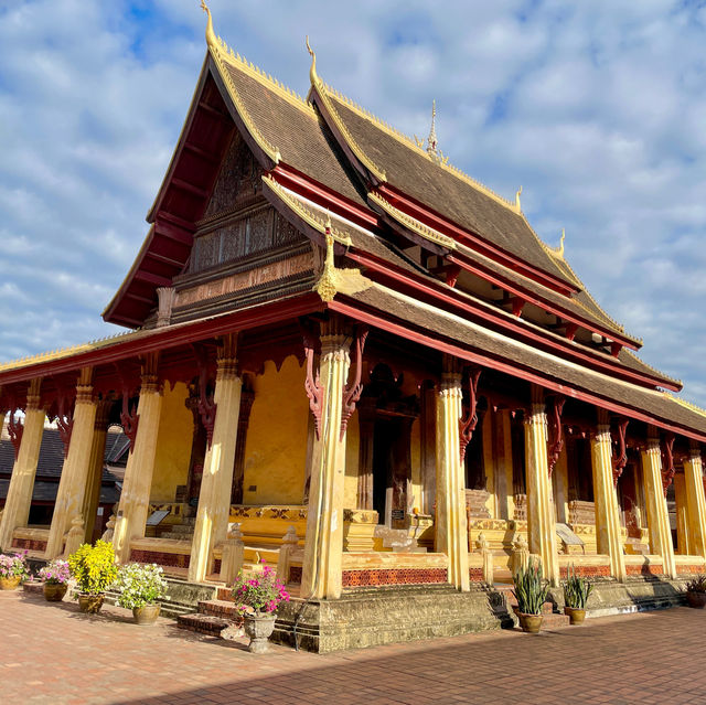 Wat Sisaket: Timeless Tranquility Unveiled