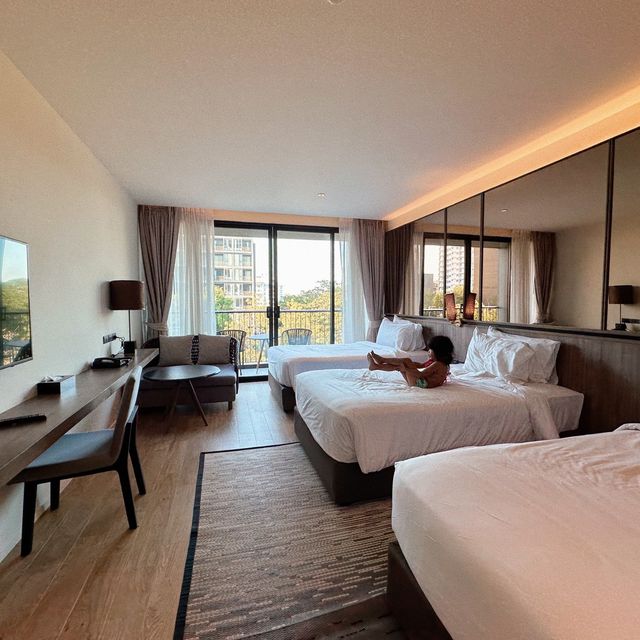 โรงแรมติดริมทะเล ANA ANAN Pattaya สระว่ายน้ำลอยฟ้า