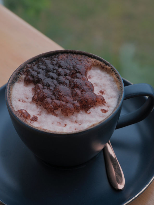 無遮擋湖景Cafe，浪漫約會打卡好地方