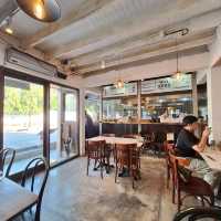 Thong Smith Ari: Thai Boat Noodle
