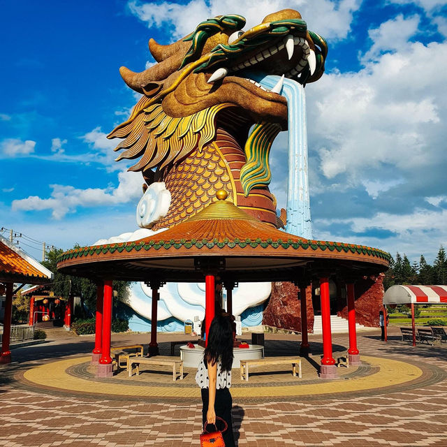 ศาลเจ้าพ่อหลักเมือง และอุทยานมังกรสวรรค์ 