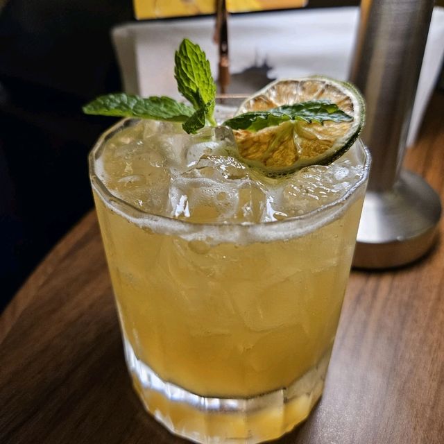 一間餐廳內有不同餐飲區域 一間餐廳內有不同餐飲區域