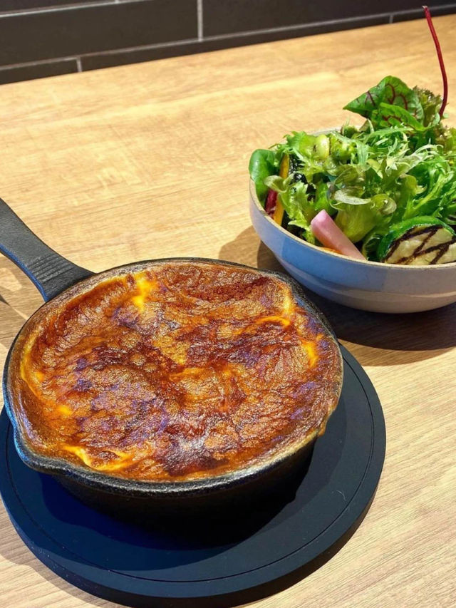 【福岡カフェ】広々と開放的な空間で食事を楽しめる