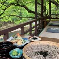 「百年歷史的日式老宅，口感爽脆、湯汁鮮甜的蕎麥料理」