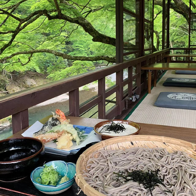 「百年歷史的日式老宅，口感爽脆、湯汁鮮甜的蕎麥料理」