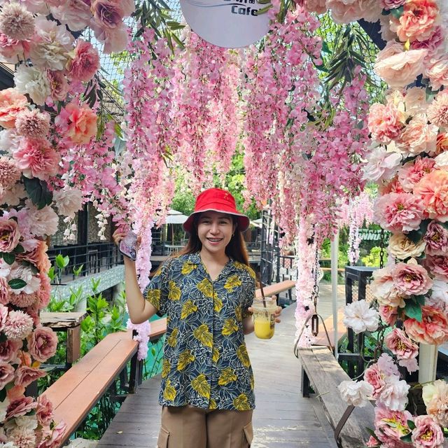 ต้นน้ำคาเฟ่ (Tonnum Cafe) ทุ่งสง