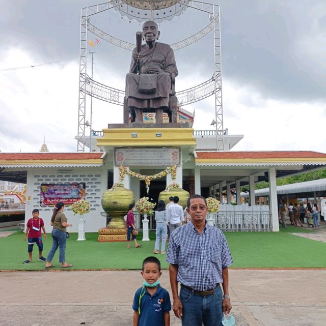 ไหว้พระขอพ่อท่านคล้ายวาจาสิทธิ์