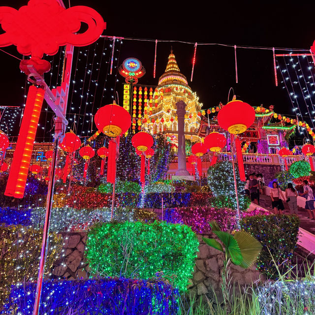 mesmerizing lights display at kek lok si penang