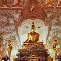 ไหว้พระและชมพุทธศิลป์ปูนปั้น ณ วัดสุทธิวราราม 