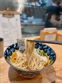尋找隱蔽排隊拉麵店 🍜 實測中規中矩