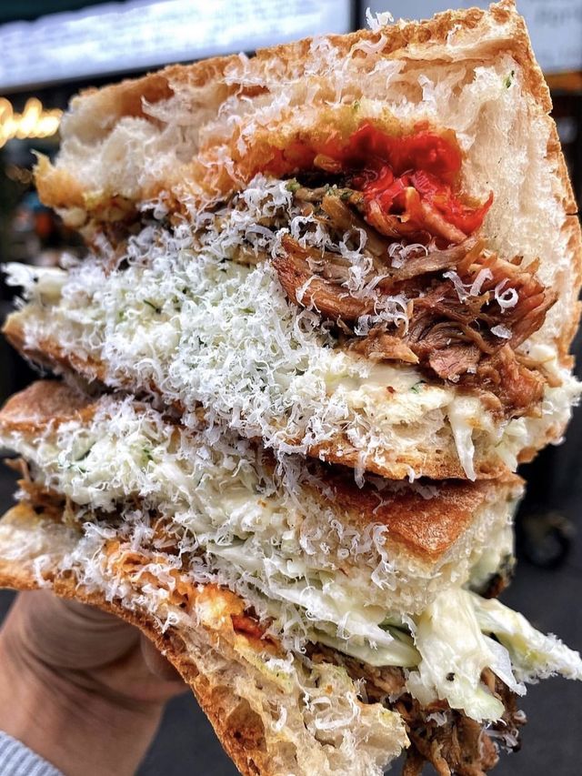 🇬🇧These markets in London are absolutely amazing to visit! 💐🥨 
