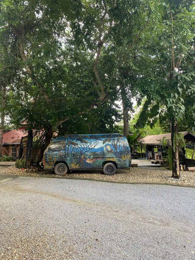 หอศิลป์ริมน่าน 🏠🌿🌳🎨🖼️