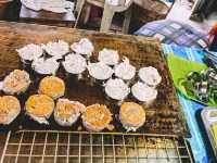 ตลาดร่มไม้ชายน้ำ วัดพระลอย