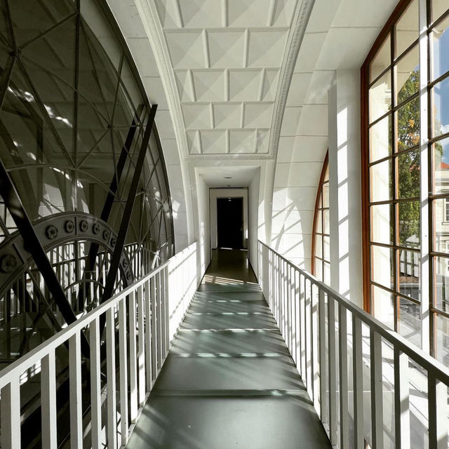 壮大な空間で楽しむ現代アートの旅：Hamburger Bahnhof 美術館