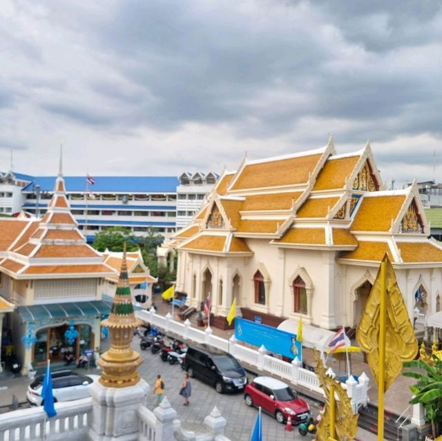 พระพุทธรูปทองคำ วัดไตรมิตรวิทยารามวรวิหาร