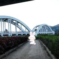 ชมรถไฟ สะพานโค้งสถาปตยกรรมตะวันตก