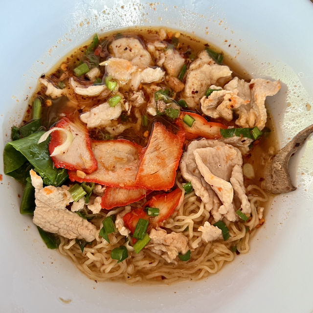 ร้านก๋วยเตี๋ยวหมูเด้ง สูตรมะนาว เด่นชัย 🍜