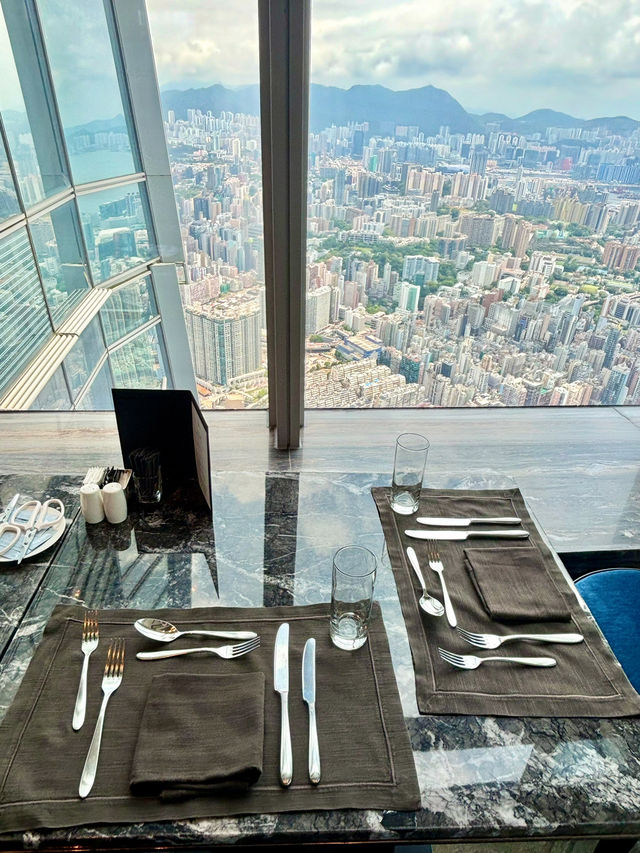 【九龍】香港麗思卡爾頓酒店：在103樓飽覽天際線美景，品嘗精緻美食
