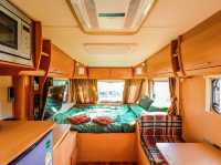 นอนรถบ้านสไตล์ glamping เขาใหญ่