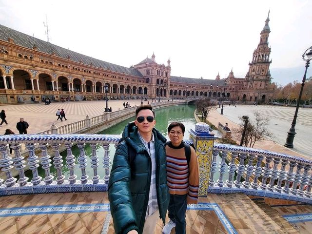 Exploring Seville: A Scenic Walk to the Iconic Plaza de España