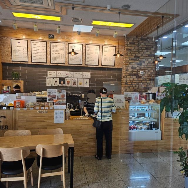 쇼핑하다 힘들면 커피한잔