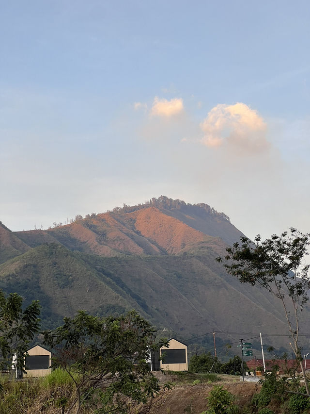 Sunrise Shining on Mount Rinjani in Sembalun, Lombok 🇮🇩