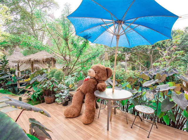 คาเฟ่พัทยา ในร่องสวนริมน้ำ