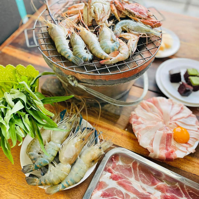 สุดคุ้มบุฟเฟต์ ชาบู หมูกะทะ ซีฟู้ด 𝐒𝐮𝐝𝐤𝐡𝐮𝐦 