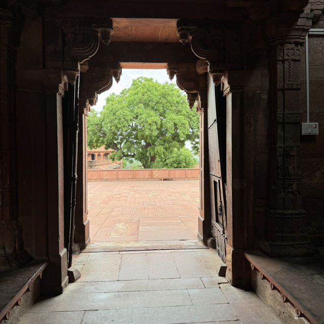 Royalty of Taj Mahal & Fatehpur Sikri